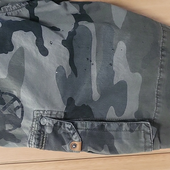 Mens Affliction Cargo Camo Shorts Bottoms - Picture 7 of 11